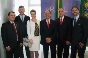 Jean-Jacques Rodrigues, presidente do CROGO (à esq.), durante solenidade de sanção do Supersimples (Foto: Mirela Lopes - Imprensa CRO-DF).