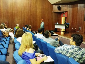 Cerca de 50 profissionais da Odontologia acompanharam a palestra sobre Gerenciamento de Resíduos. (Foto: Rodrigo N. Leles)