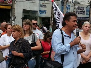Presidente do Soego, José Milhomem, participa de ato contra o "decretão" do prefeito Paulo Garcia.